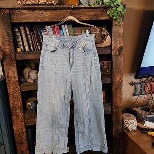 American Eagle Outfitters Light Blue Denim Jeans